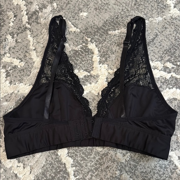 Marilyn Monroe Black Lace Bra with Triangle Cups Size M - Picture 2 of 2